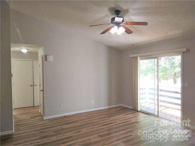 Foto del edificio - 9607 Vinca Cir