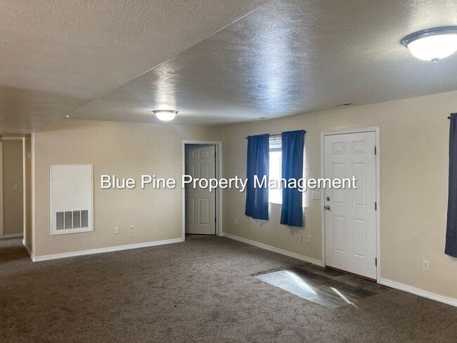 Building Photo - 460 E Center St