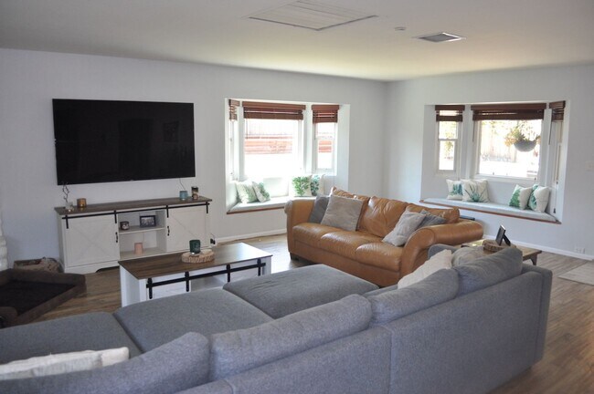 Building Photo - LEMON GROVE 3BR/2BA SINGLE FAMILY DETACHED...