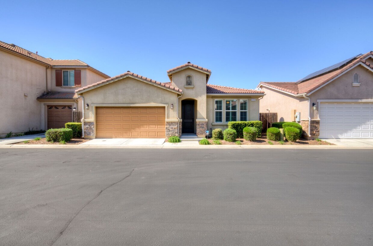 Foto principal - 3260 Alps Ln