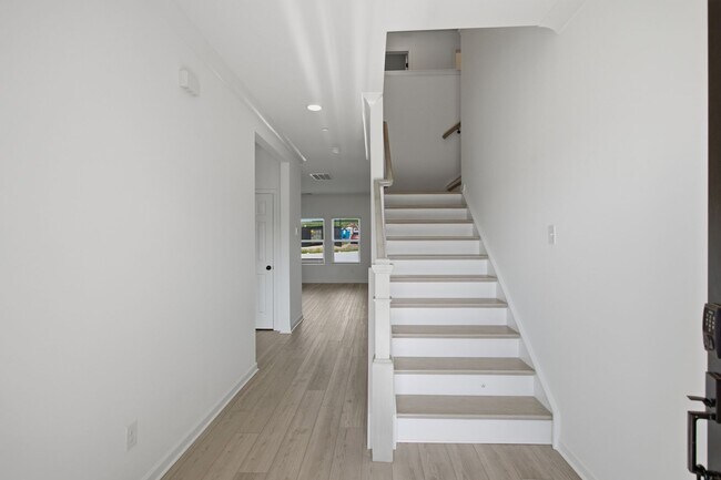 Building Photo - 2942 Sharpstone Dr