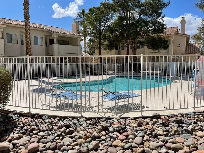Building Photo - 1st floor condo - Near parks & Summerlin pkwy