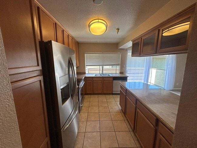 Building Photo - Charming Upper-Level Condo with Community Pool & Spa