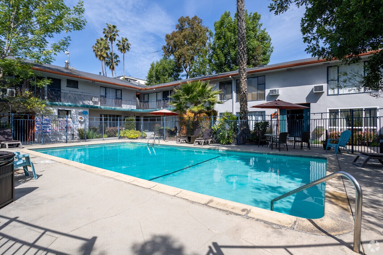Hollyview Apartments - 1737 N Orange Dr Los Angeles, CA 90028 |  Apartments.com