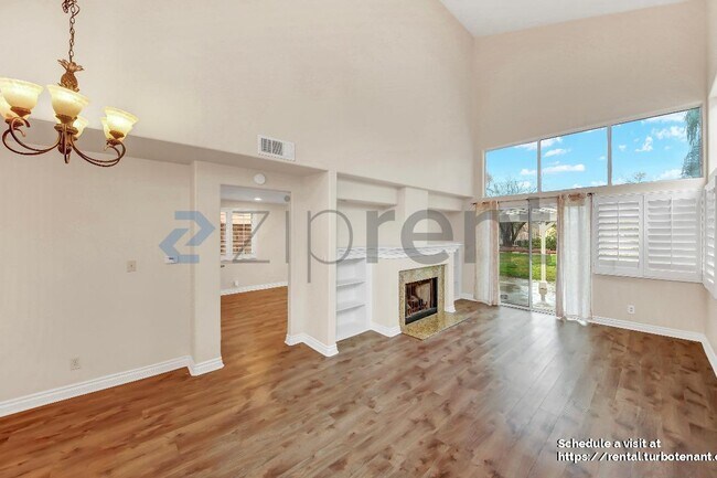 Foto del edificio - 25832 Browning Pl