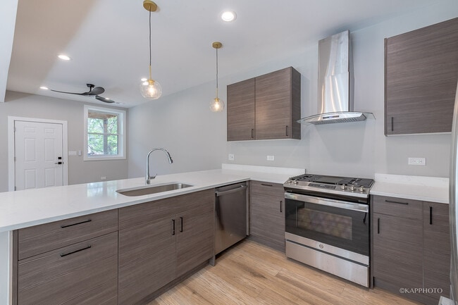Building Photo - 4152 S Prairie Ave
