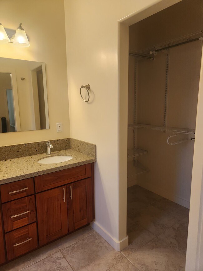 Master Bath/Closet - 99-819 Lalawai Dr