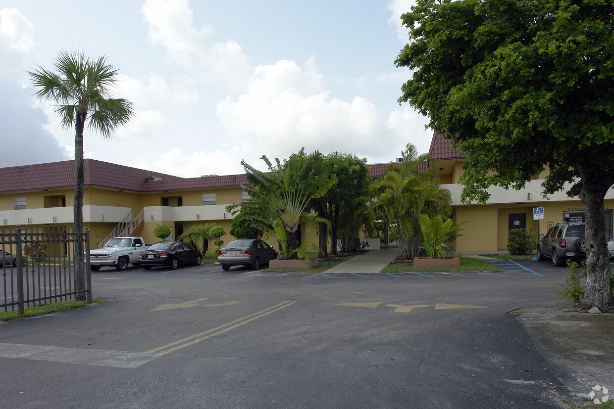 Town Park - Town Park Apartments
