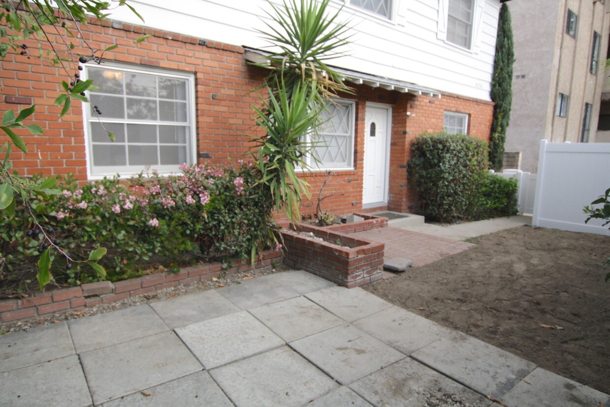 Primary Photo - 6254 Whitsett Ave