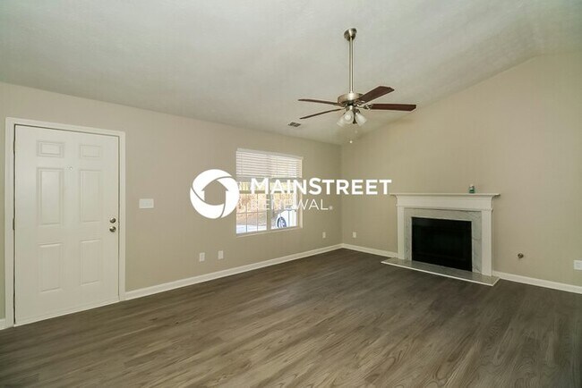 Building Photo - 3 Bedroom Pet-Friendly Home in Ellenwood, GA with Main Street Renewal