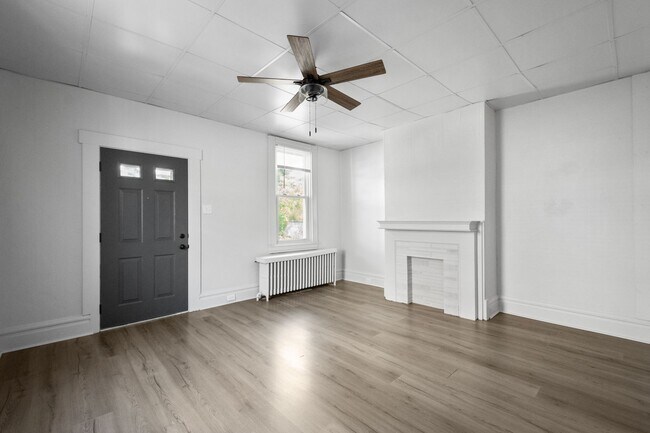 Photo - Beautiful 3 bedroom in McKees Rocks availa... House