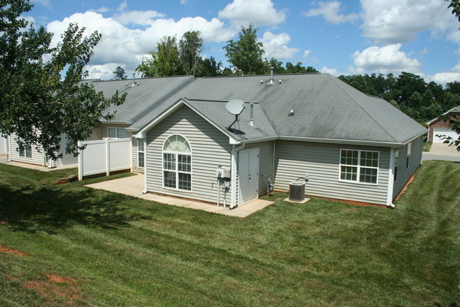 Foto del edificio - 1907 Hawfields Crossing Ln