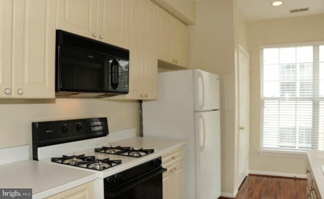 Foto del edificio - 5928 Founders Crossing Ct