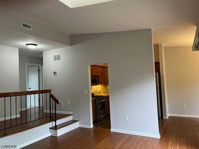 Building Photo - 606 Spruce Hills Dr