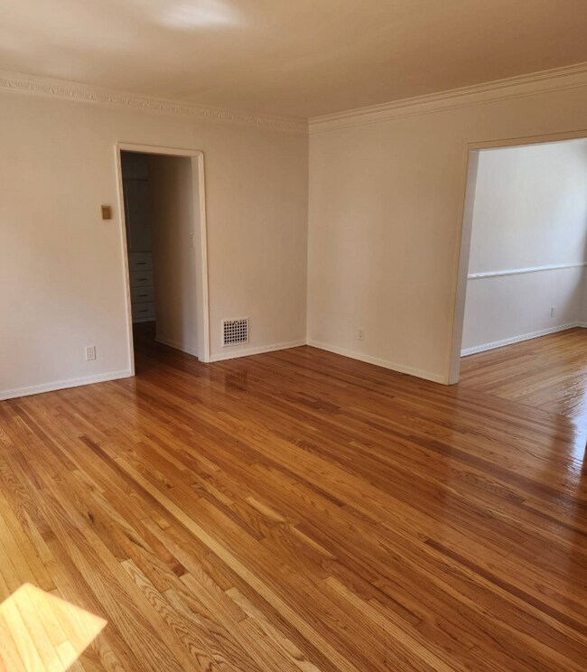 Building Photo - 522 N Genesee Ave