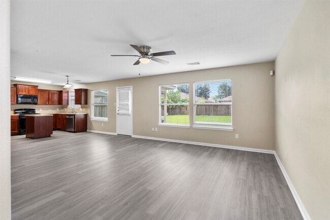 Building Photo - 2423 Pinpoint Dr