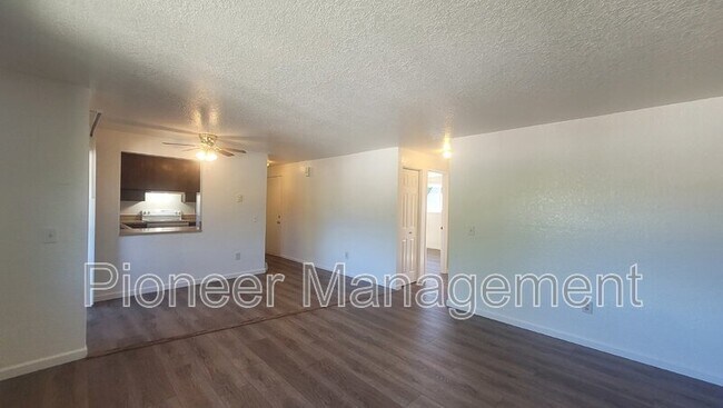 Building Photo - 146 NE Atkinson Ct