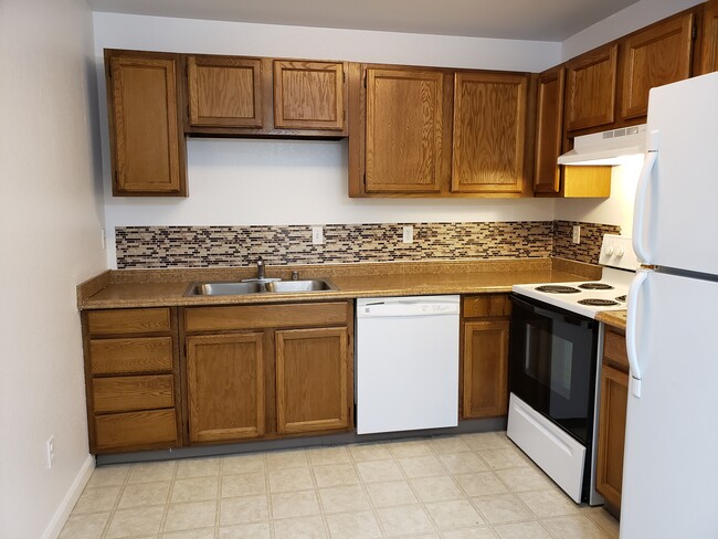 Recently updated kitchen. - 1001 E Northstar Cir