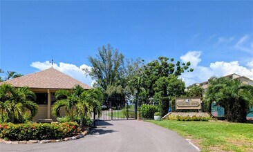 Building Photo - 3850 Mariners Walk