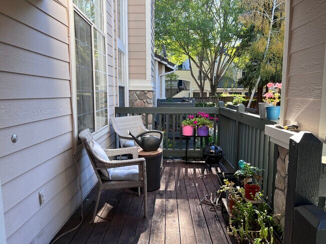 Front porch - 1857 Northwest Cir