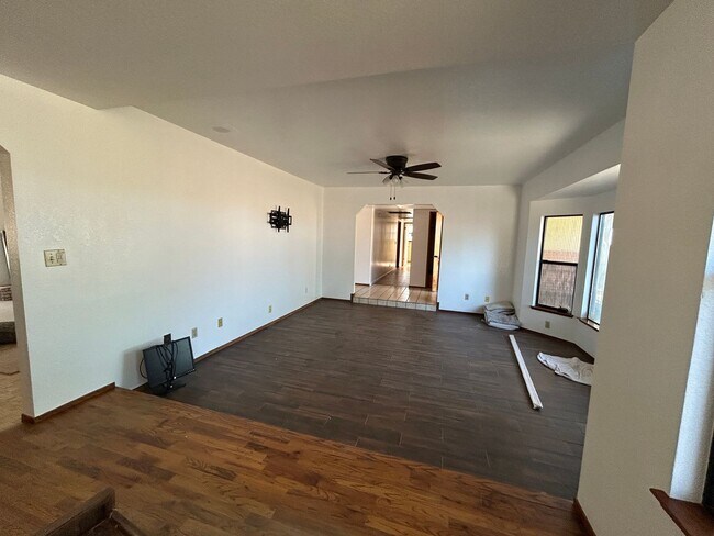 Foto del edificio - Remodeling almost done on this country hom...