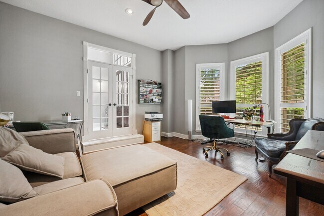 Foto del edificio - 4619 Breezy Point Dr