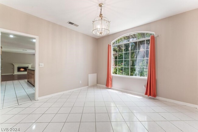 Foto del edificio - 7821 Waterfalls Ave