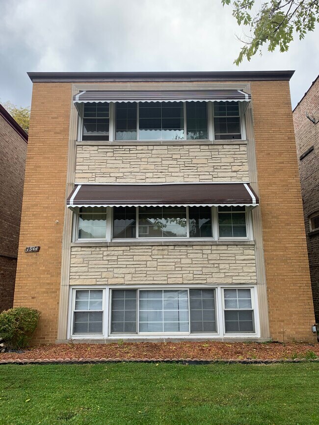 Berwyn, Illinois - 1344 Maple Ave