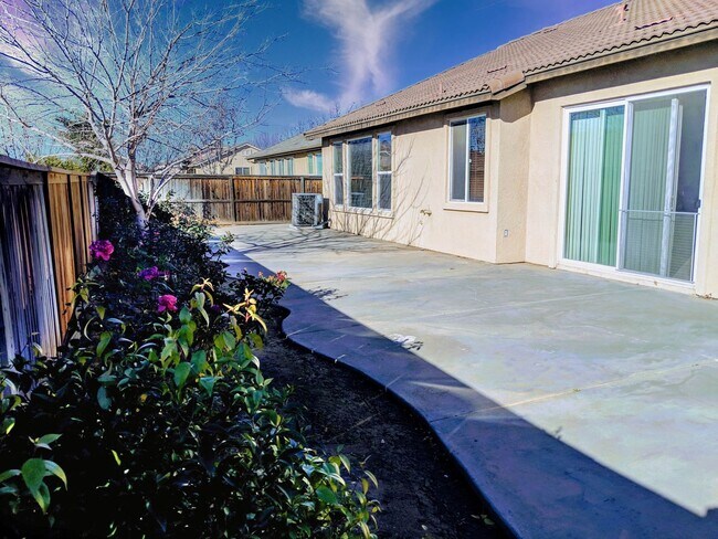 Foto del edificio - **PENDING APPLICATION**Large Sundance home...