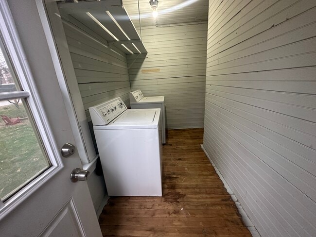 Building Photo - 179 Maple Ave