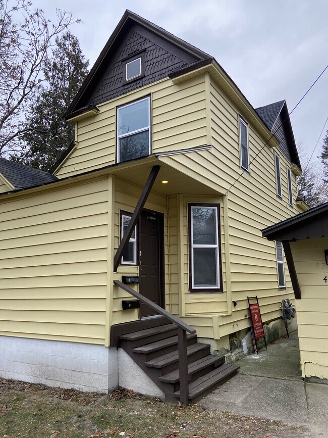 Building Photo - 425 Harlan Ave NE