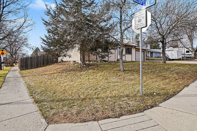 Foto del edificio - Remodeled Corner House In Westlake Neighborhood