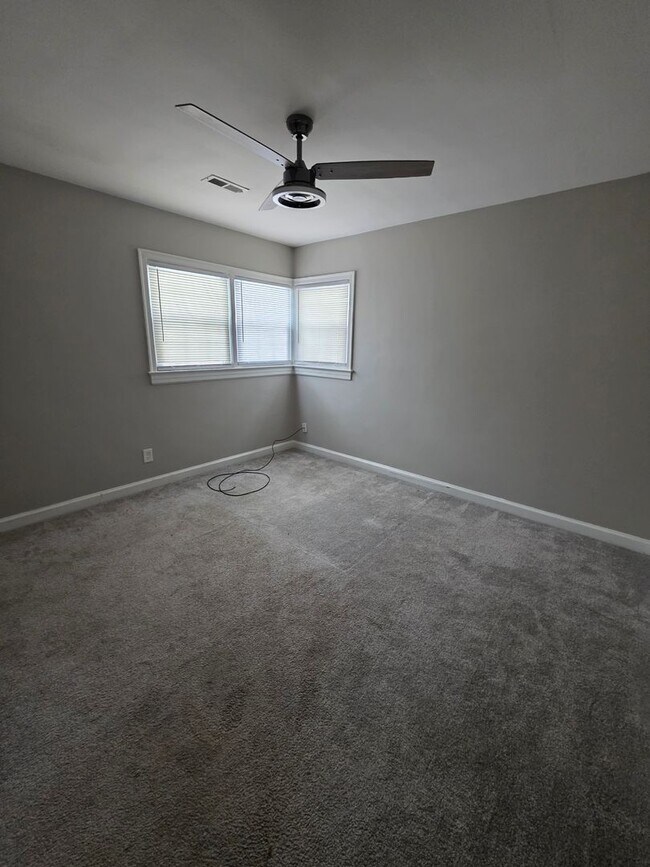 Foto del edificio - Totally Remodeled! Looks Fantastic!