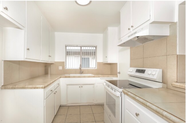 Foto del edificio - 400 E Live Oak St