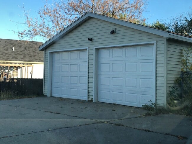 Building Photo - 7918 N Granville Rd