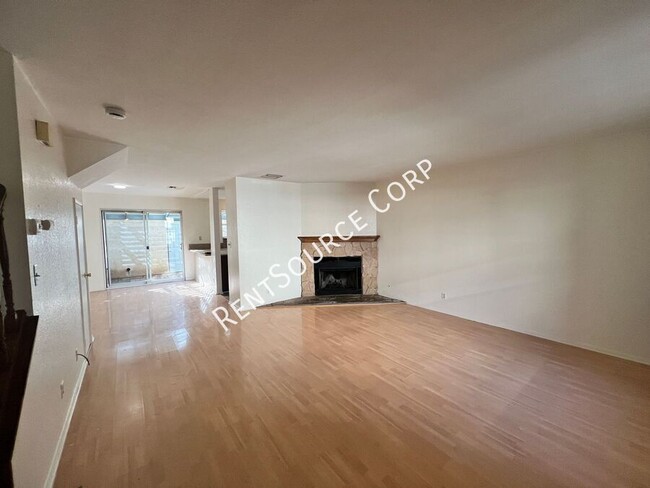 Building Photo - 3 Bedroom Two Story Condo for Rent in West...