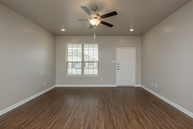 Foto del edificio - Beautifully designed and thoughtfully maintained duplex