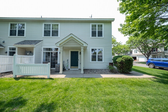 Building Photo - 1747 Countryside Dr