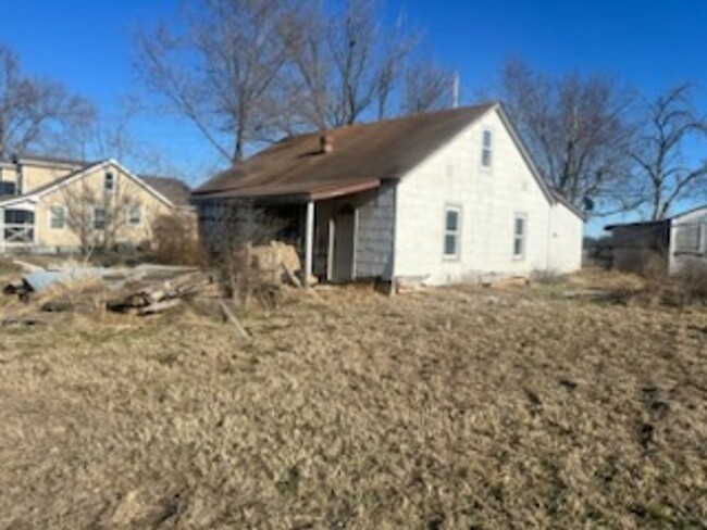 Building Photo - Now Available!!!- Country Setting!  3-bedr...