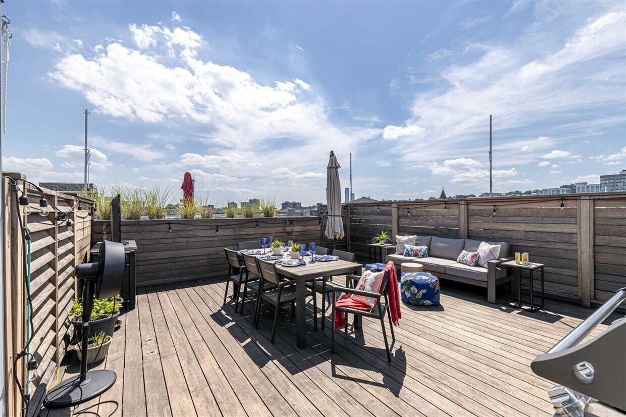 Foto principal - 728 Grand St