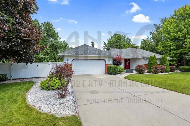 Foto del edificio - **COMING SOON** Spacious South Hill Rancher