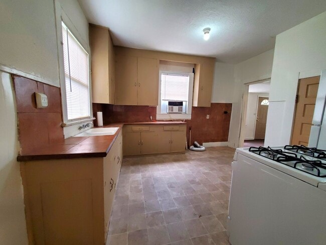 Foto del edificio - 4215 Garden St