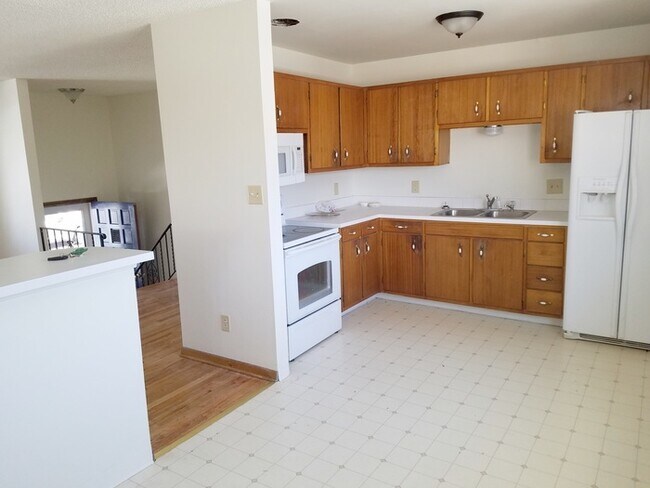 Building Photo - 6908 Willshire Blvd