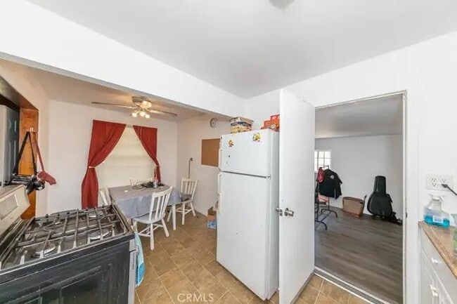 Foto del edificio - 17855 Arrow Blvd