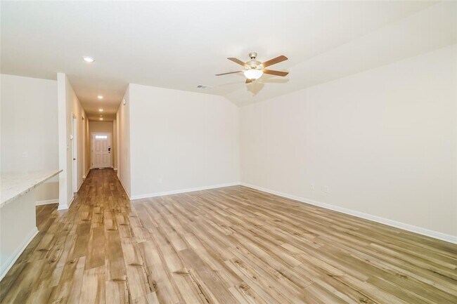Building Photo - 1003 Round Bale Rd