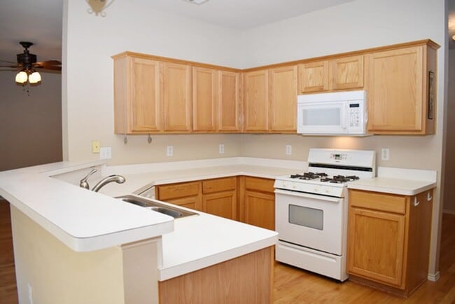 Building Photo - 6866 Amberdale Dr