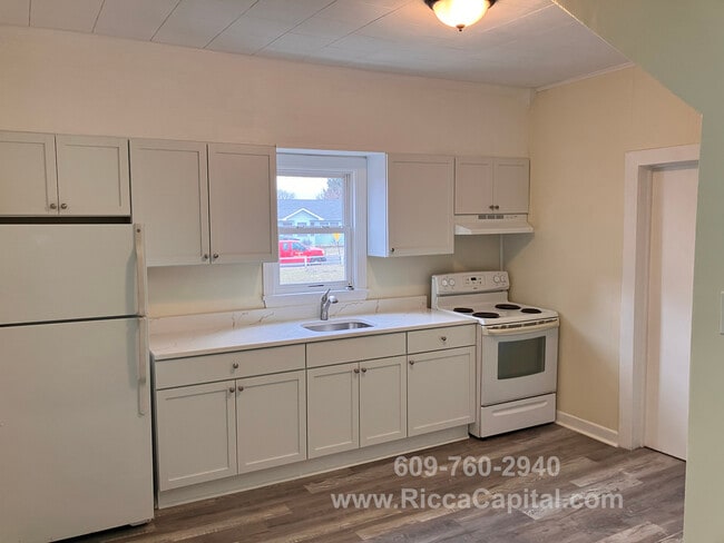 Building Photo - 308 13th St