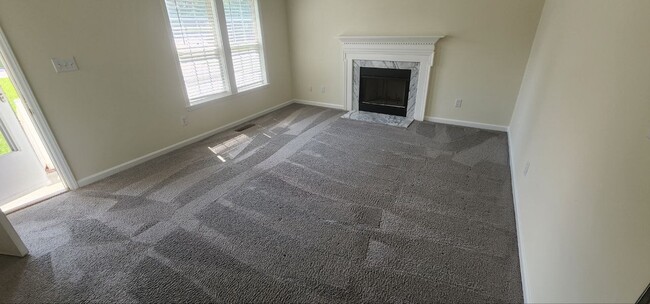 Building Photo - 1009 Spruce Dr