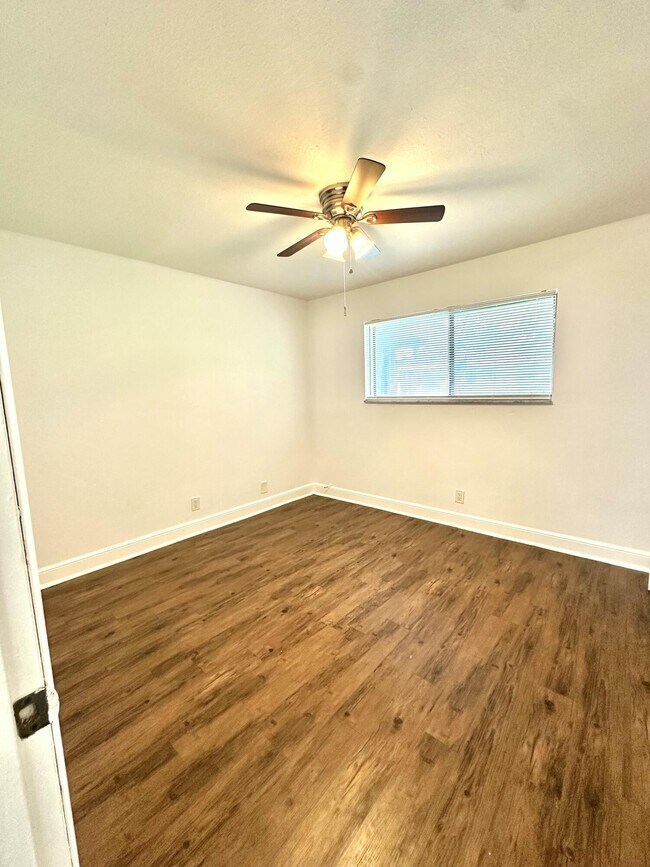 Building Photo - 210 E Tiffany Dr