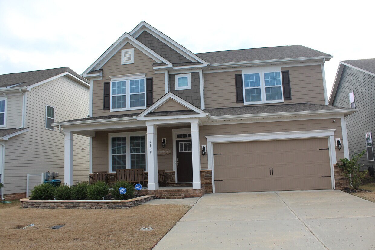 Foto principal - 1109 Walbury Hl